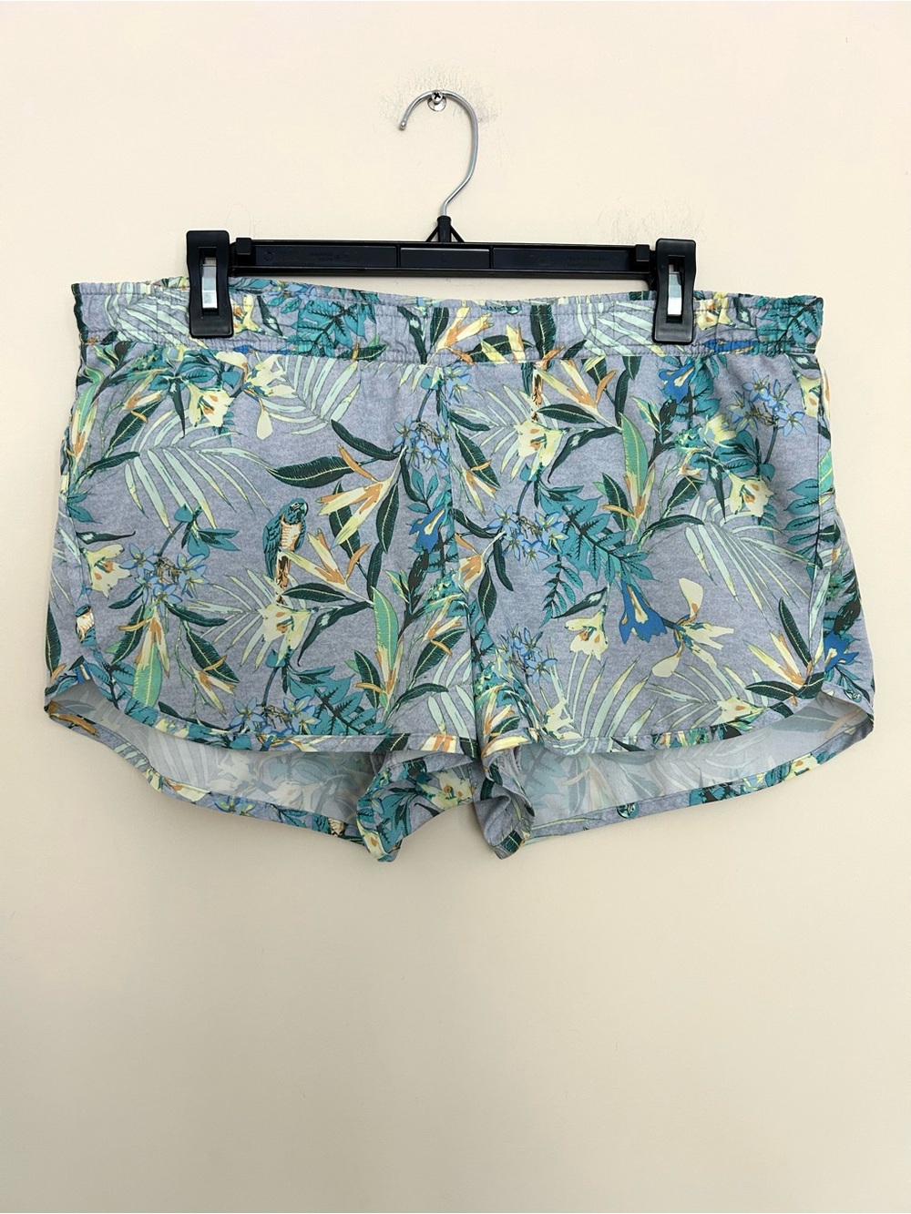 Old Navy Active Women’s Floral Tropical Athletic Shorts